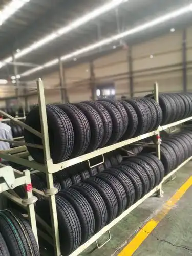 待出厂的轮胎仓库.