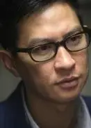 谢霆锋为了配合张家辉破案,深入虎穴潜伏在贼党中为警方提供线索.