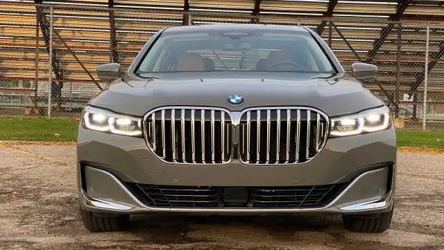 2020款宝马750i豪华版