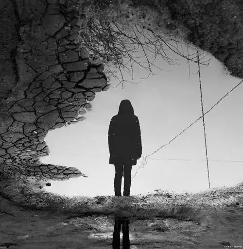 "探索人类恐惧的历史与现代:超越时空的九大恐惧症"