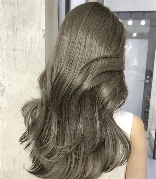 2023必染显白发色 高级雾感青灰色_染发发型 - 美发站