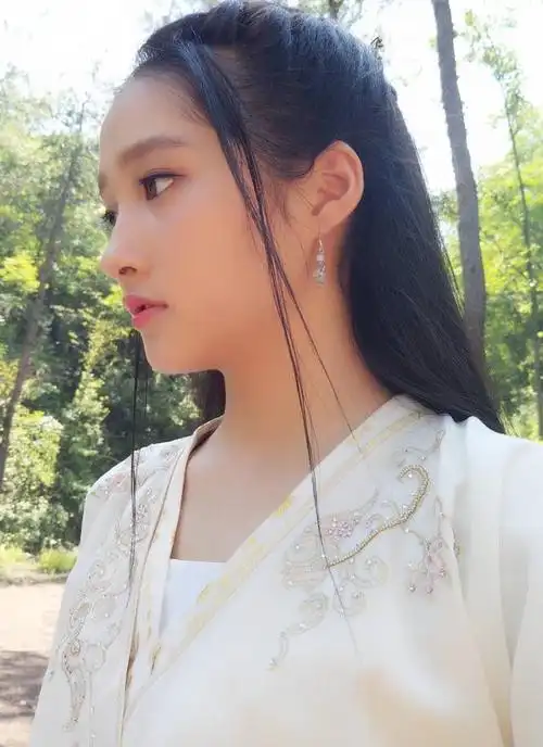 关晓彤各色古装美如画,你还觉得她不适合古装吗?