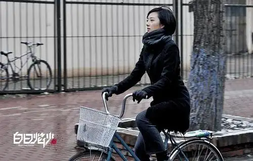 桂纶镁骑车优雅美好