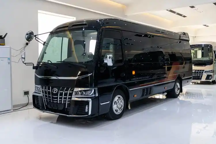 总结:丰田考斯特15座作为一款高品质的商务车,凭借其卓越的品质,舒适