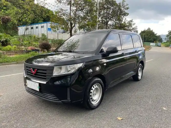 20年7月五菱宏光plus 1.5l手动7座标准型[勾引]车况准新车一台.