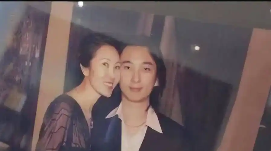 林宁:2年帮老公王健林还债2000亿,嫁不嫁首富,她都是豪门