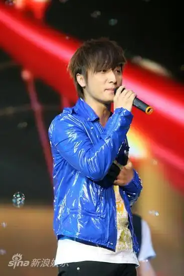 图文机器侠首映方力申深情唱