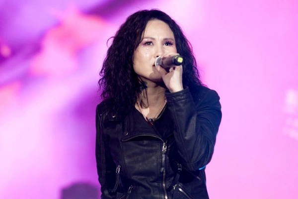 如何评价《我是歌手》原指南针乐队主唱罗琦