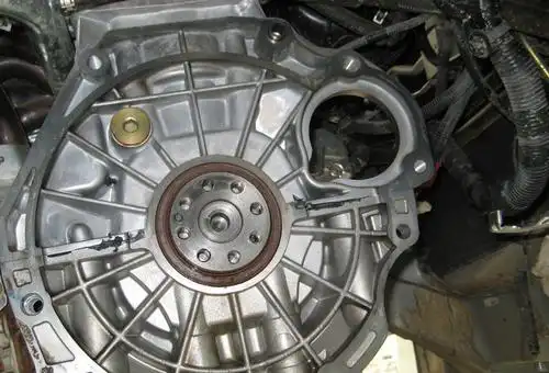 曲轴后油封装配图