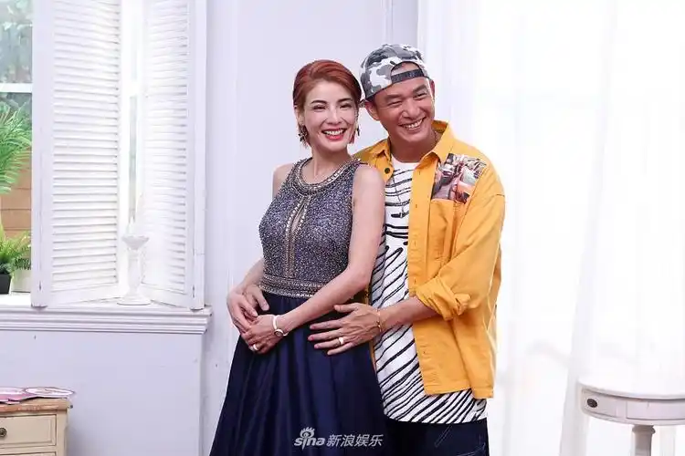 王思佳与老公结婚三年首同框(6)