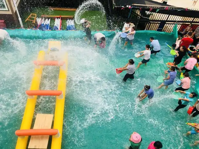 领航幼儿园"缤纷夏季 清凉一夏"大型亲子打水仗活动