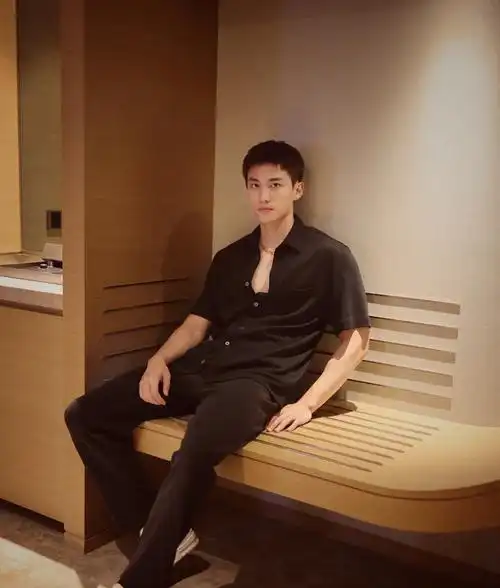 奶白的腹肌,看着就养眼……__财经头条