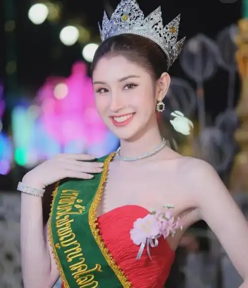 泰国变性人大学生选美皇后现身征兵抽签现场