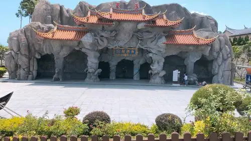 没走多久,我们就来到了期待已久的东海龙宫拍摄地,心里充满了