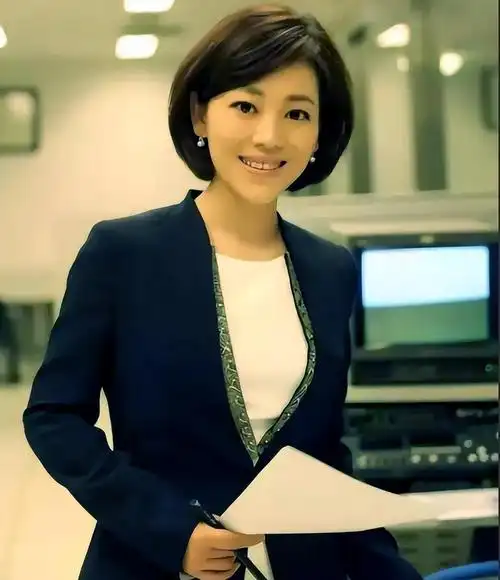 很多人只知道央视女主持有董卿和朱迅.