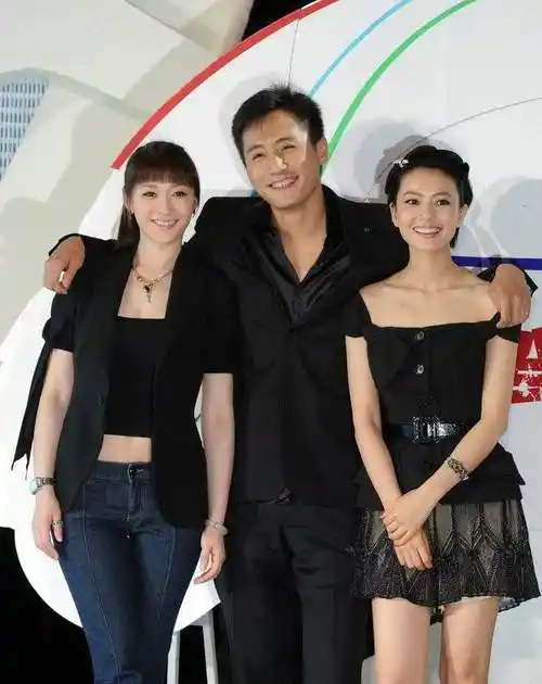 李小冉当年有多美皮肤白到发光堪称合照杀手连周迅陈数都羡慕