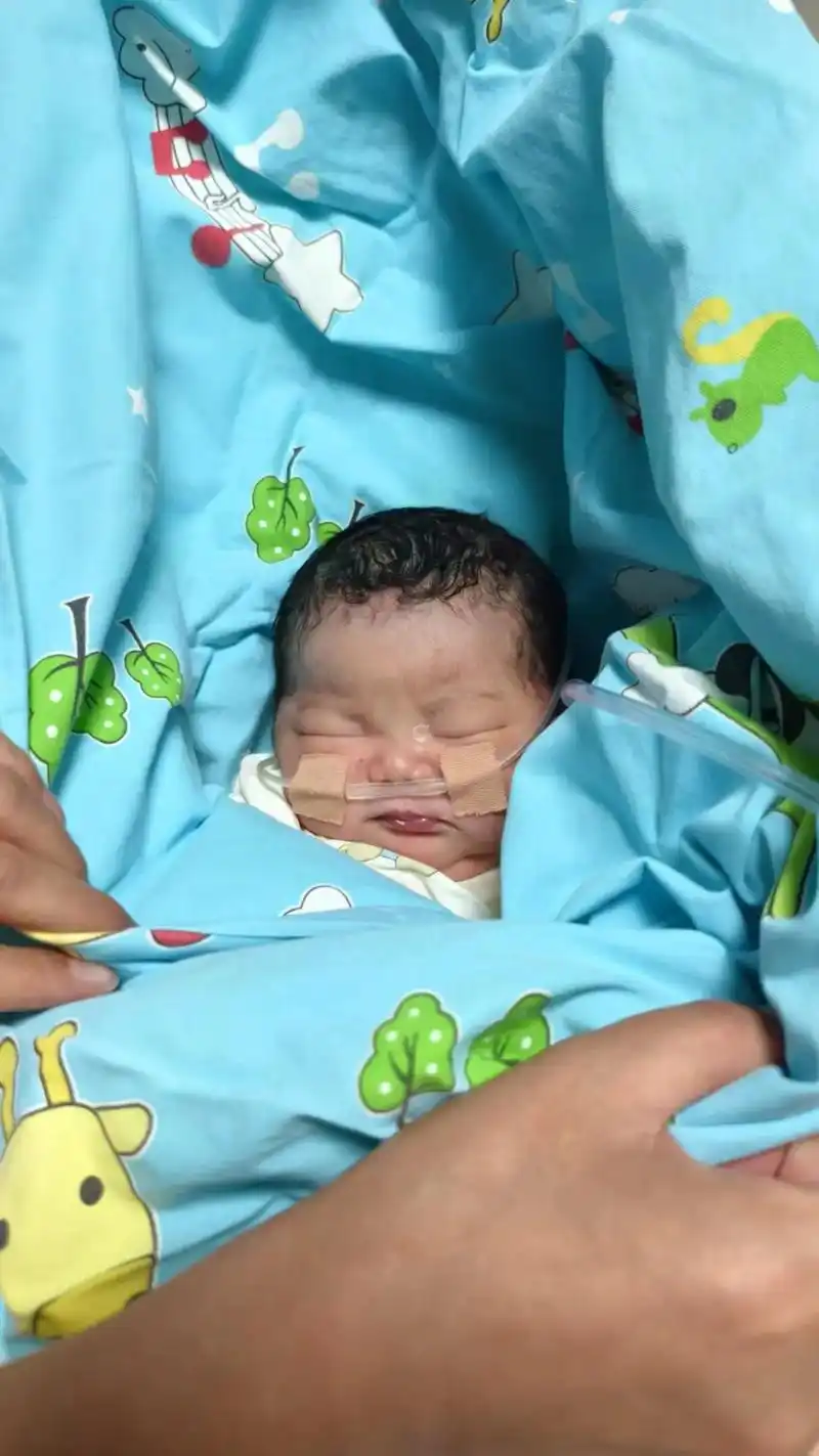 今天是你出生的第四天,也是你住进新生儿科的第四天,妈妈还没有见过你