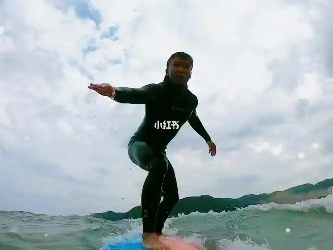 潜水教练宏瑜小哥哥冲浪起飞啦