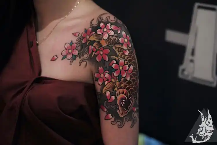 大臂传统鲤鱼过程图太原纹身antattoo71