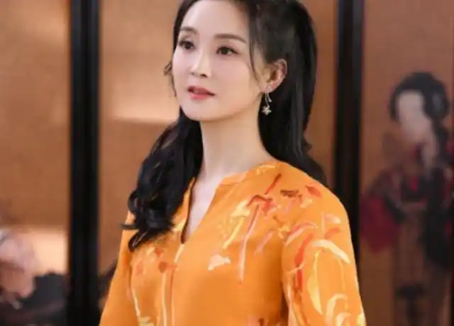 47岁的王艳黑长直气质宛如少女一般网友关了美颜