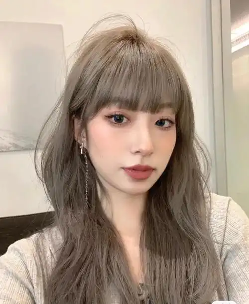 奶茶色头发什么颜色,奶茶色头发颜色适合什么人(今夏流行这6款发色,太