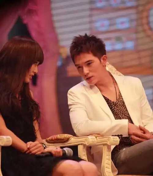 《原味的夏天》等剧崭露头角——后来的贺军翔出道时还被誉为小