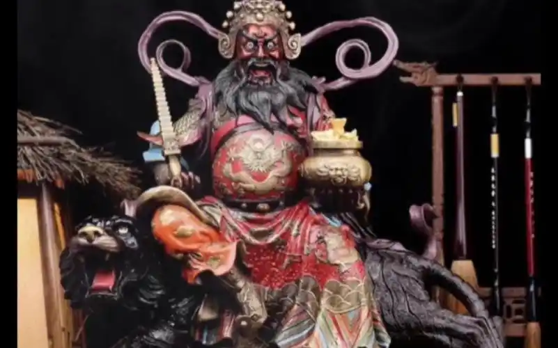 赵公明,又名赵玄坛,黑虎玄坛,道教所信奉的财神,传说他能以役雷驭电除