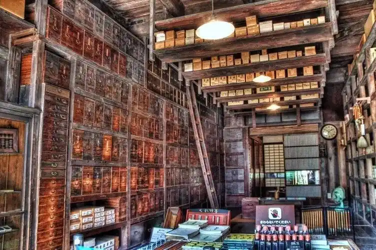 周冬雨配音《千与千寻》再上映,电影的这些现实取景地美翻了!