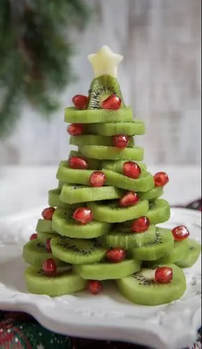 这个猕猴桃水果拼盘我花了很长时间才弄好的,多吃猕猴桃可以补充