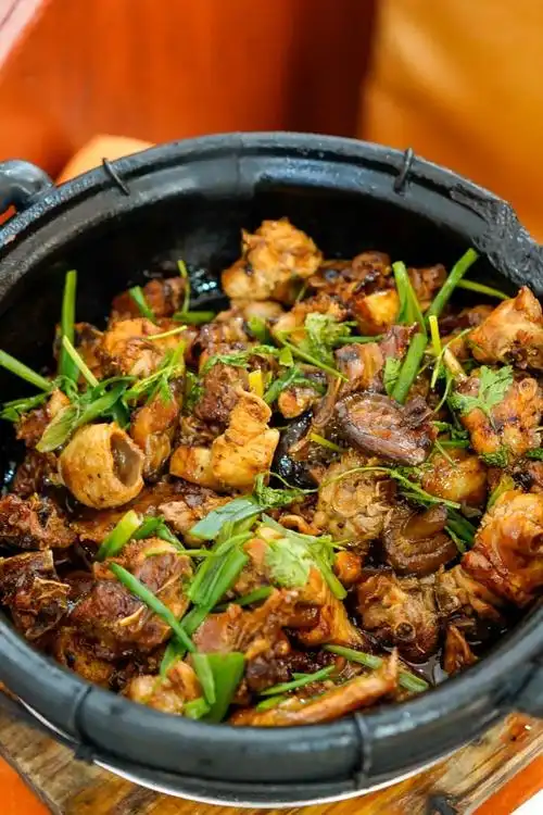 广州美食开在芳村的啫啫大排档好吃到飞起