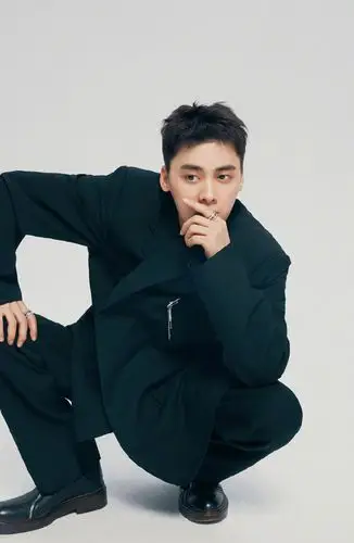 简介:李易峰最新帅气写真大片,分享一组李易峰图片给大家,图中的明星