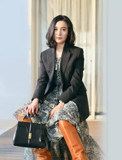 宋佳早秋穿搭,碎花长裙优雅又时尚_宋佳吧