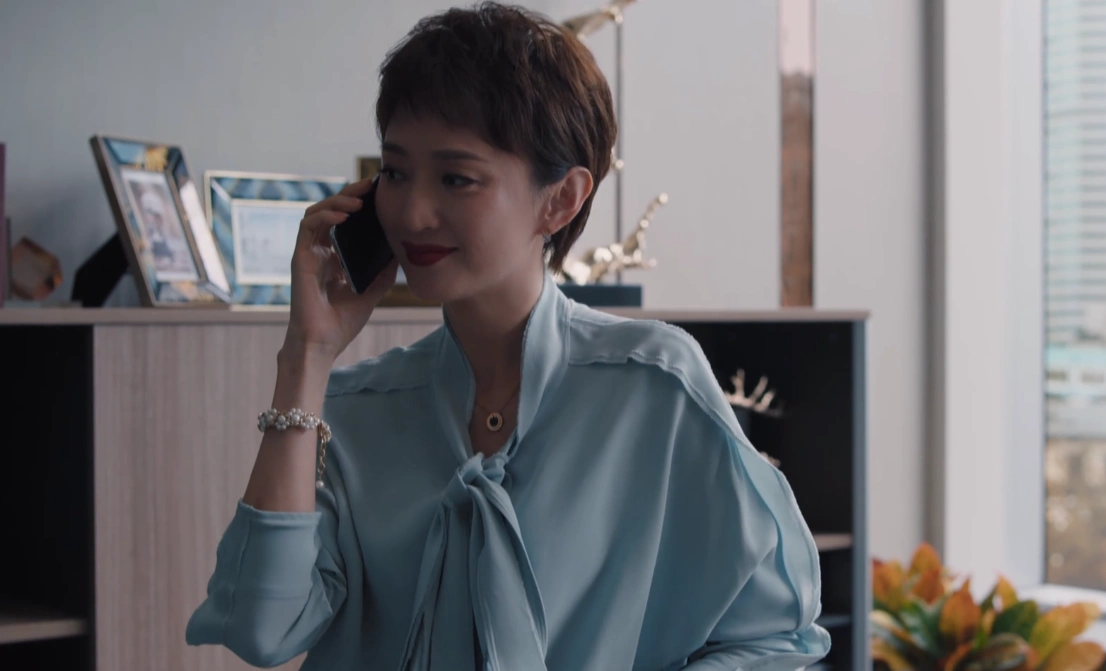 电视剧理想之城玛丽亚扮演者张澍职场穿搭剧照图片