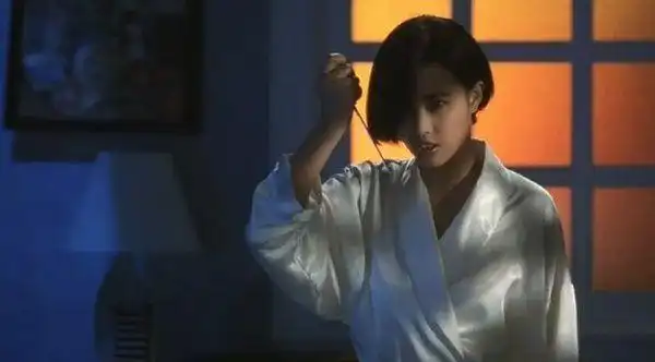 程文静是汤朱迪的好姐妹,也是喜欢汤的同性恋.