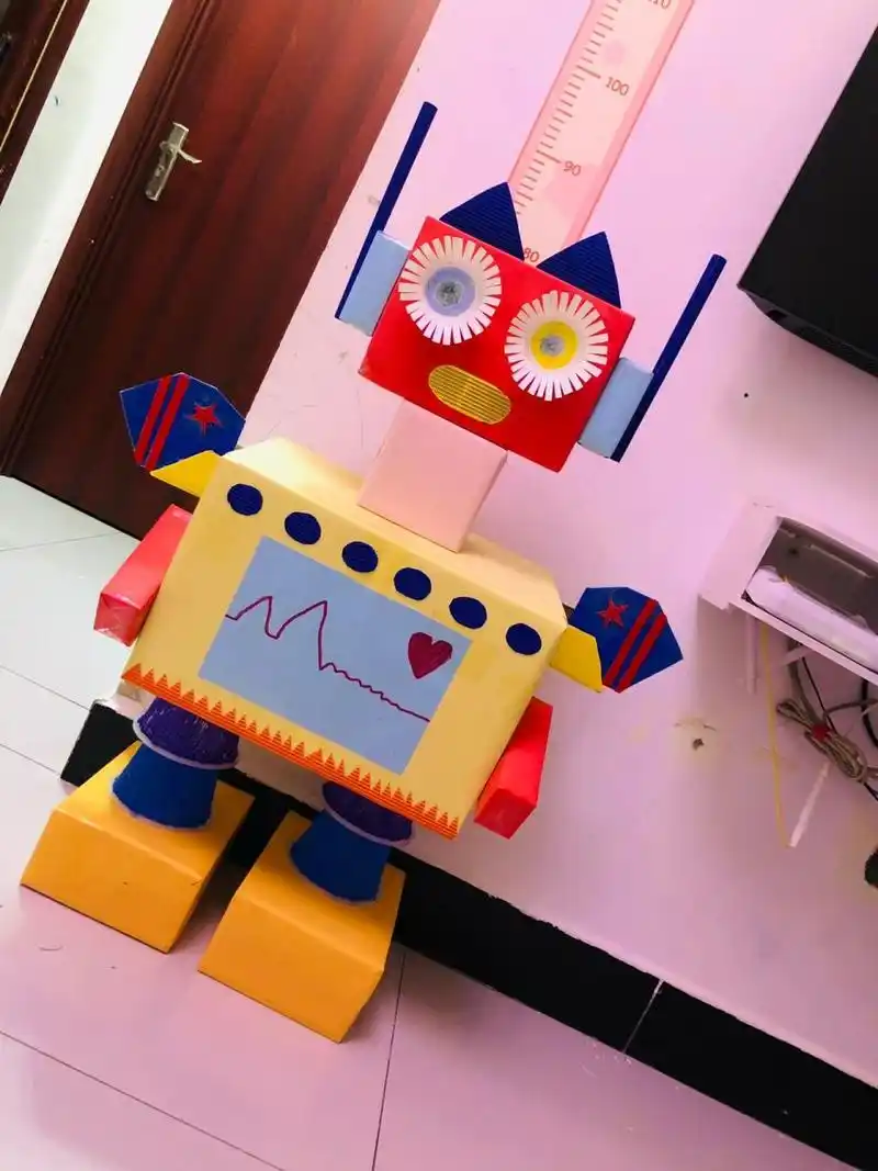 幼儿园手工作业来啦～ 制作了机器人0615 准备各种尺寸的纸盒