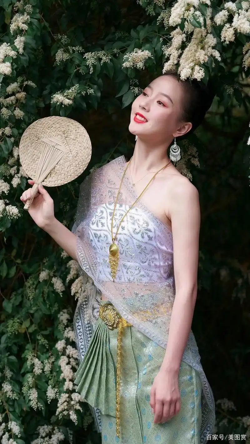 性感迷人傣族美女人像摄影欣赏