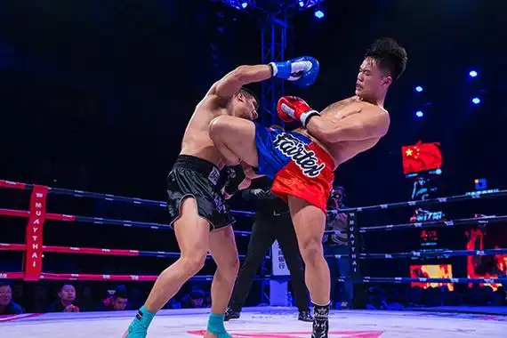 长治自由搏击运动员朱帅拳力以赴站上世界之巅