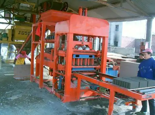 多功能制砖机可以生产标砖,空心砖,马路花砖等等,价格从2万到十几万不