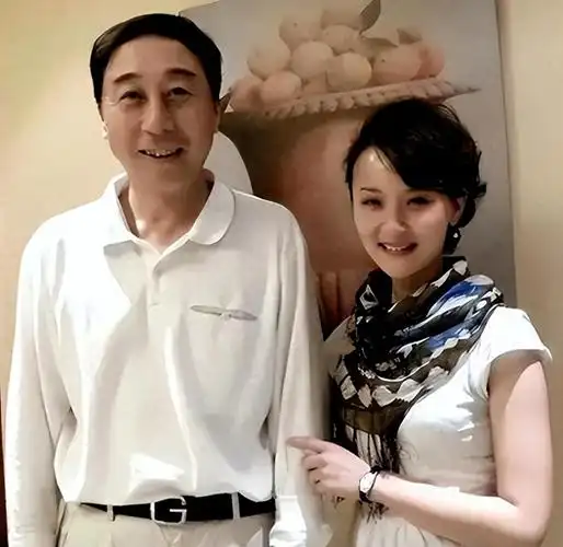 骗了我们40年原来他是冯巩的妻子难怪大红大紫