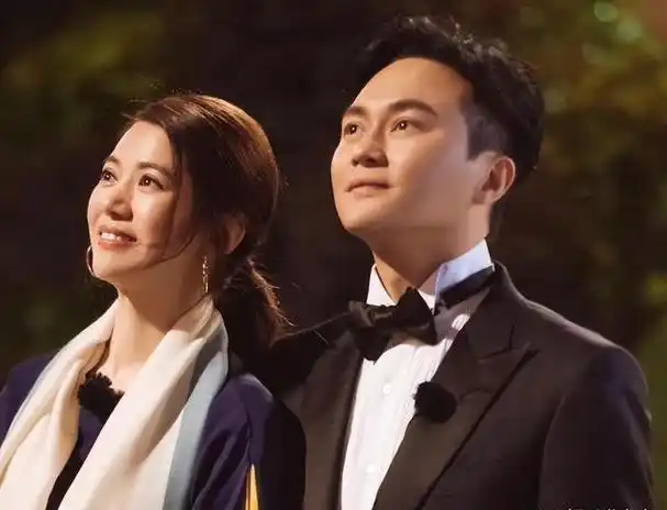 娱乐圈的5对"假"夫妻:各玩各的,躲避嫌弃,貌合神离