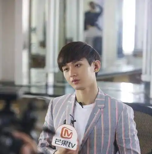 对此成毅也做出了解释,成毅现在的年龄也比较尴尬,他不属于小鲜肉,也