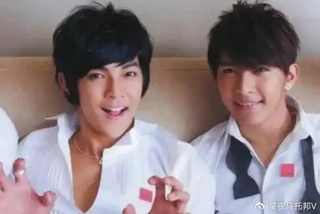 炎亚纶是偶像团体飞轮海中的一员,组合内成员还有吴尊,汪东城,辰亦儒.