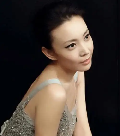 她是孙红雷的前女友,也是张嘉译的前妻,38岁再婚嫁富豪_刘威葳_李梅