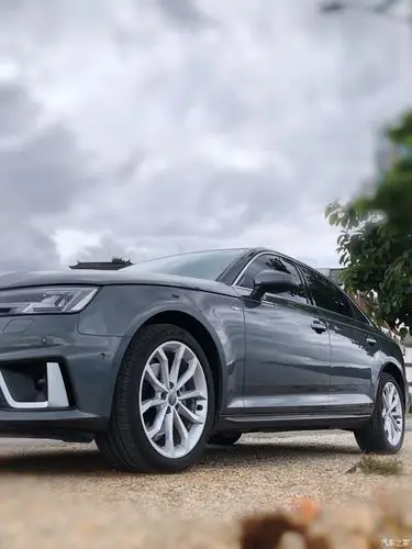 奥迪a4l2019款时尚型天云灰