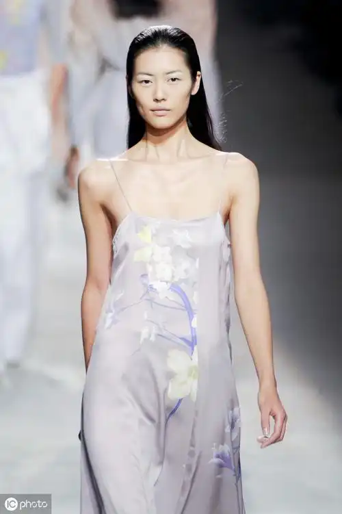 2017纽约大都会博物馆时装庆典(图片来自 ic photo) 名模刘雯(图片