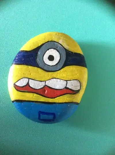 手绘石头-小黄人