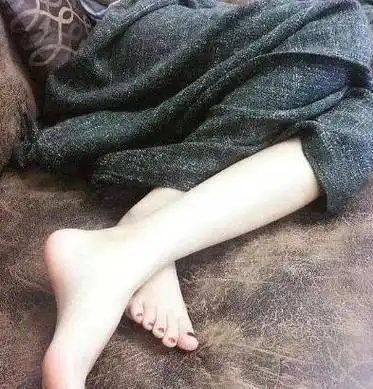 "女神脚"原来是这模样,很少人拥有,真是精致到骨子里_女生_凉鞋_尺码