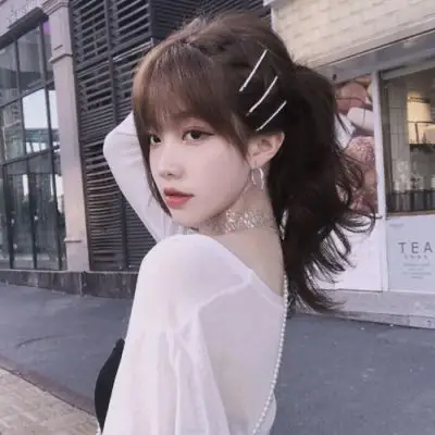 气质干净恩典成熟女生微信头像它引诱我走向雾霾和黑暗