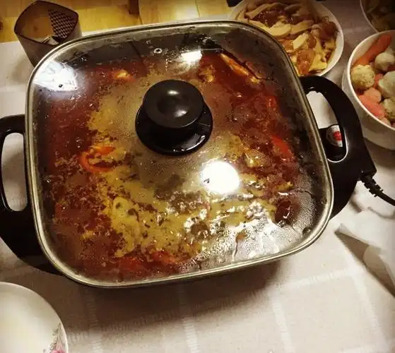 周末家中请客,改良了中餐厅赵薇的秘制火锅,朋友们吃的停不下来