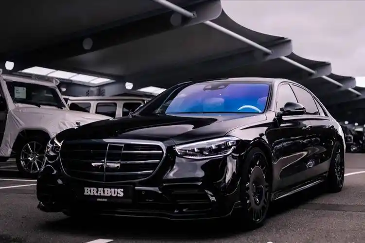 新款"奔驰s"化身黑武士,配3.0t混动系统,造型比超跑还炸裂!